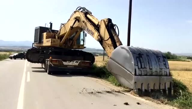 拉挖掘机半挂板车图片_拉挖掘机板车挂车_挖掘机挂车图片大全